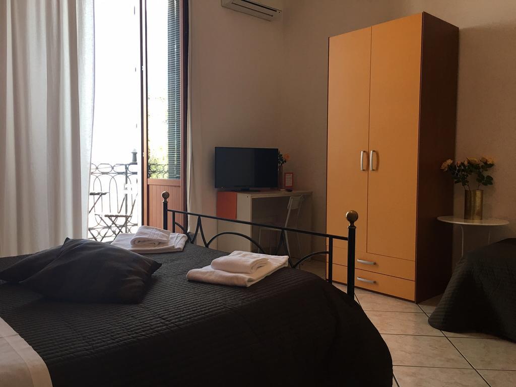 Platamone Rooms Катанія Екстер'єр фото