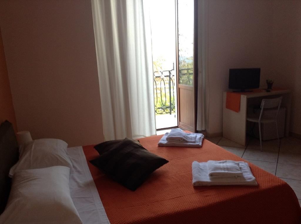 Platamone Rooms Катанія Номер фото